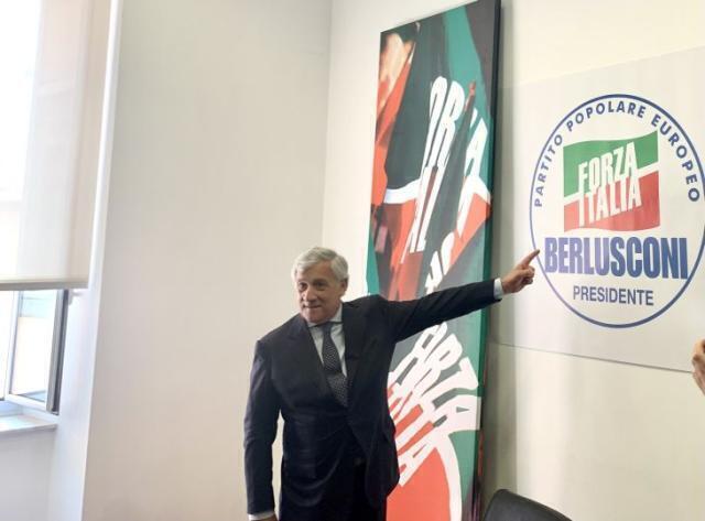 Elezioni, nel simbolo Forza Italia riferimento a Ppe e nome Berlusconi
