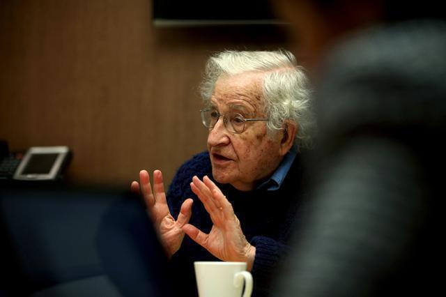 Gli Stati Uniti visti da Noam Chomsky