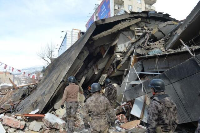 Nuova scossa di magnitudo 6.4 in Turchia