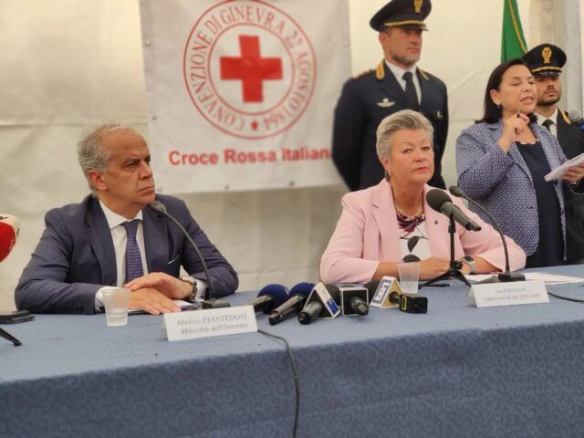 Piantedosi e Johansson a Lampedusa “Priorità lotta a trafficanti”