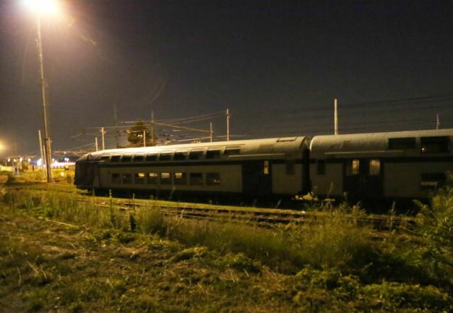 Treno travolge operai nel torinese, 5 morti