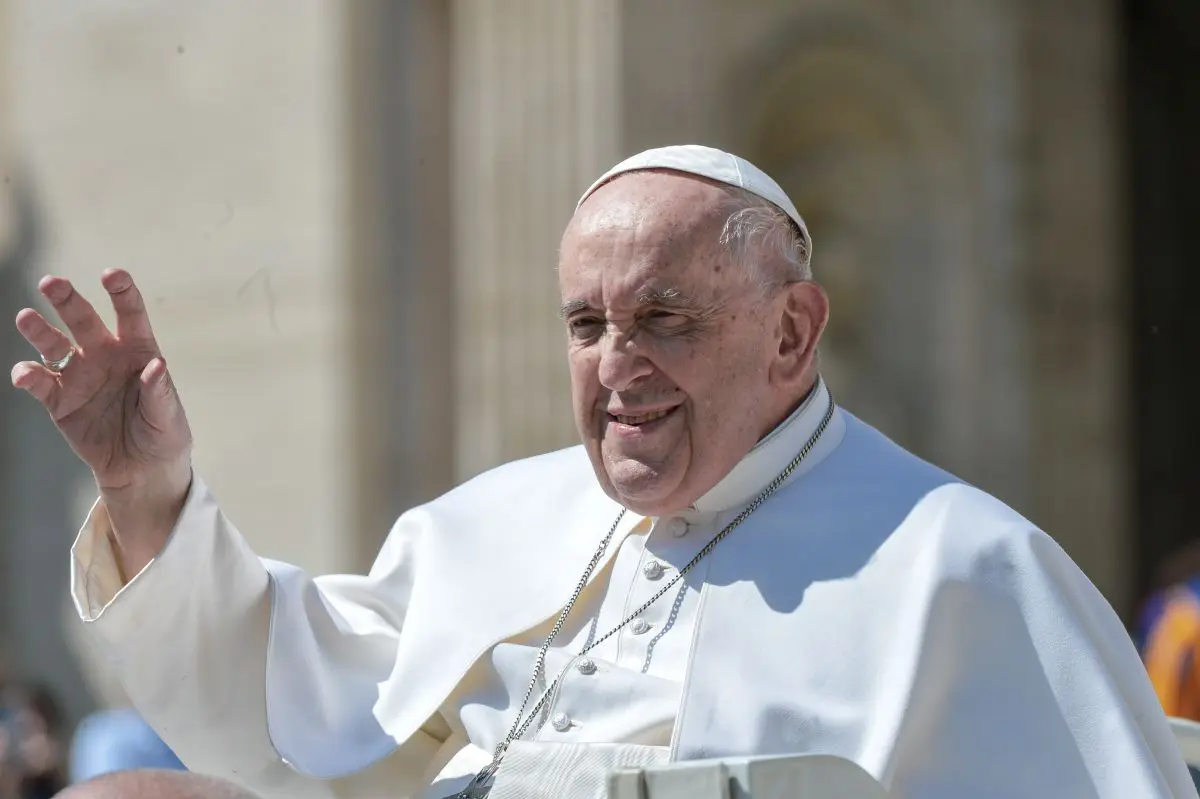 Papa “La violenza contro le donne è una velenosa gramigna della società”