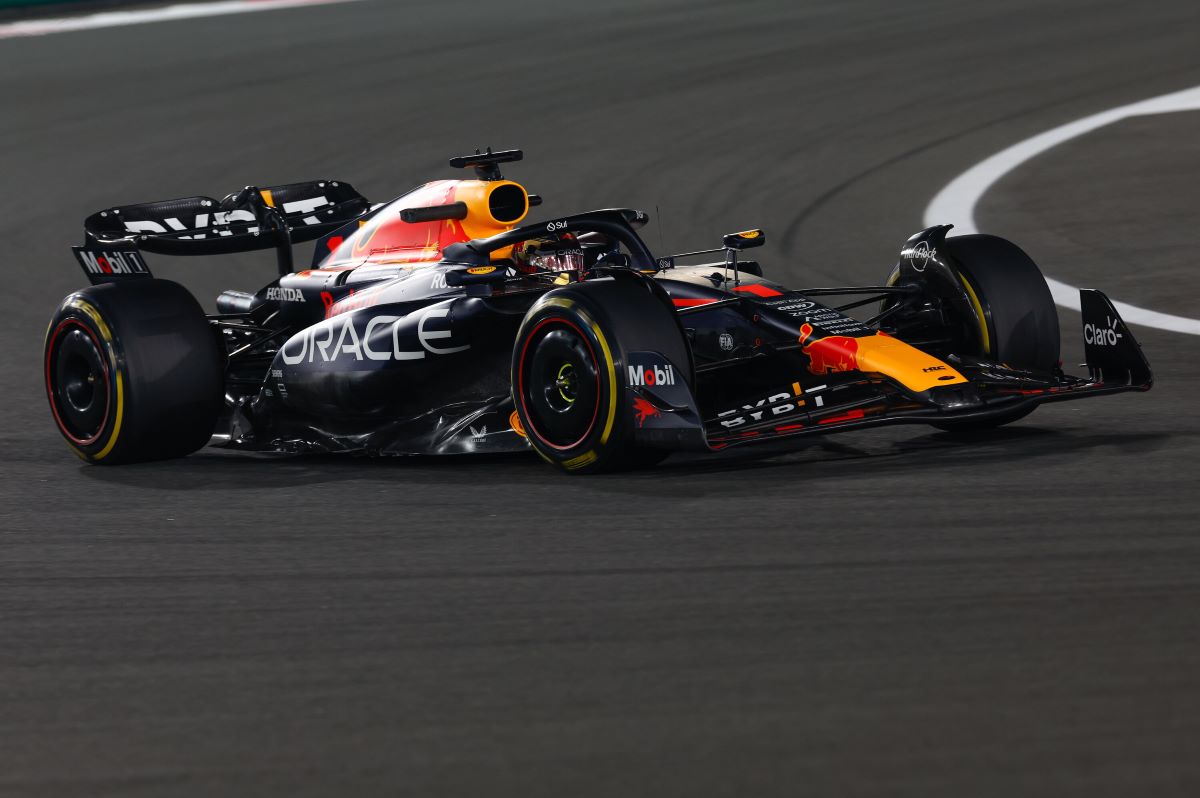 Verstappen in pole ad Abu Dhabi davanti a Leclerc
